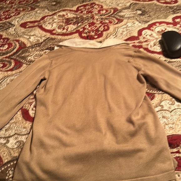 Women’s sweater with white and tan built in collar - Picture 3 of 4